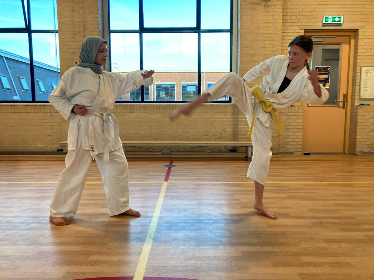 Samurettes-girls-women-karate-dojo-ki-club-cool-Amsterdam-Jordaan-karate voor vrouwen en meisjes-yoko-geri-kekomi
