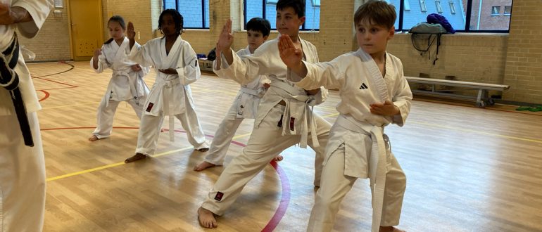 Shuto uke in Kokutsu dachi - Kids Karate Klas at ki club cool Amsterdam - Jordaan